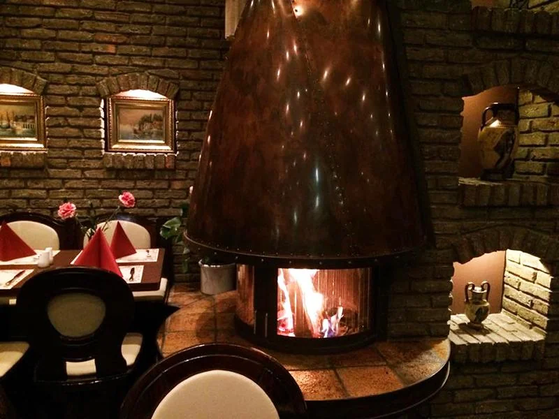 Gedeckter Tisch im Restaurant Hermes